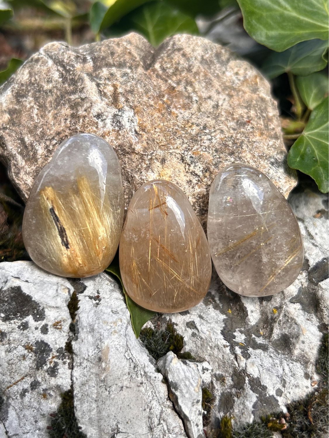 Quartz rutilé percé Quartz rutilé percé