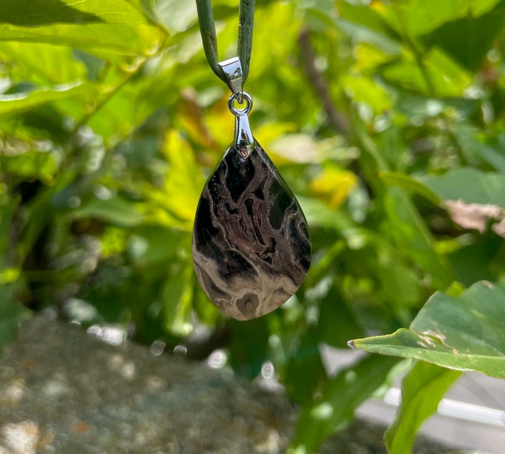 Pendentif goutte en Palmier Fossilisé