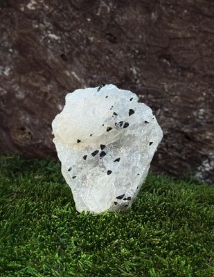 Menhir en Quartz tourmaline brut