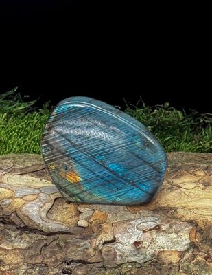 Menhir en Labradorite