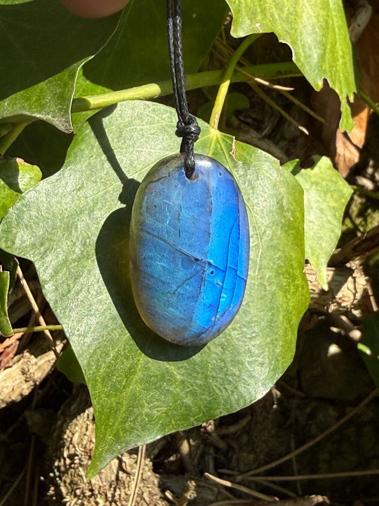 Labradorite percée en pendentif