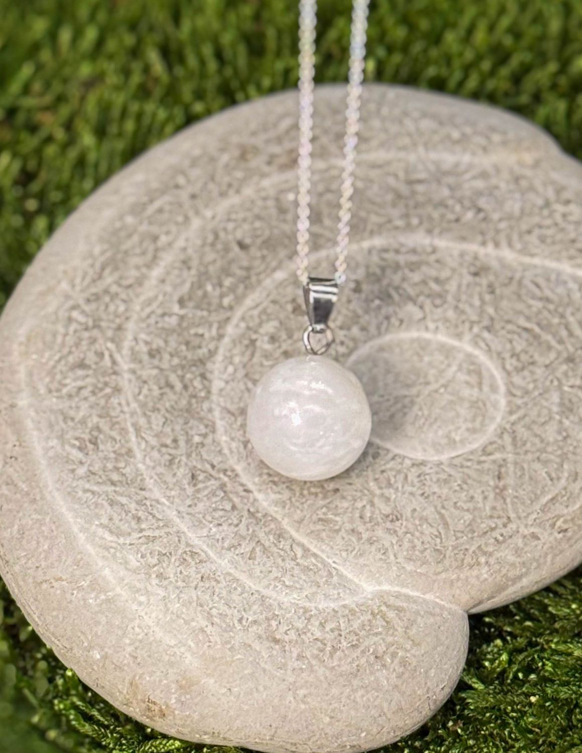 Pendentif boule en Pierre de lune blanche