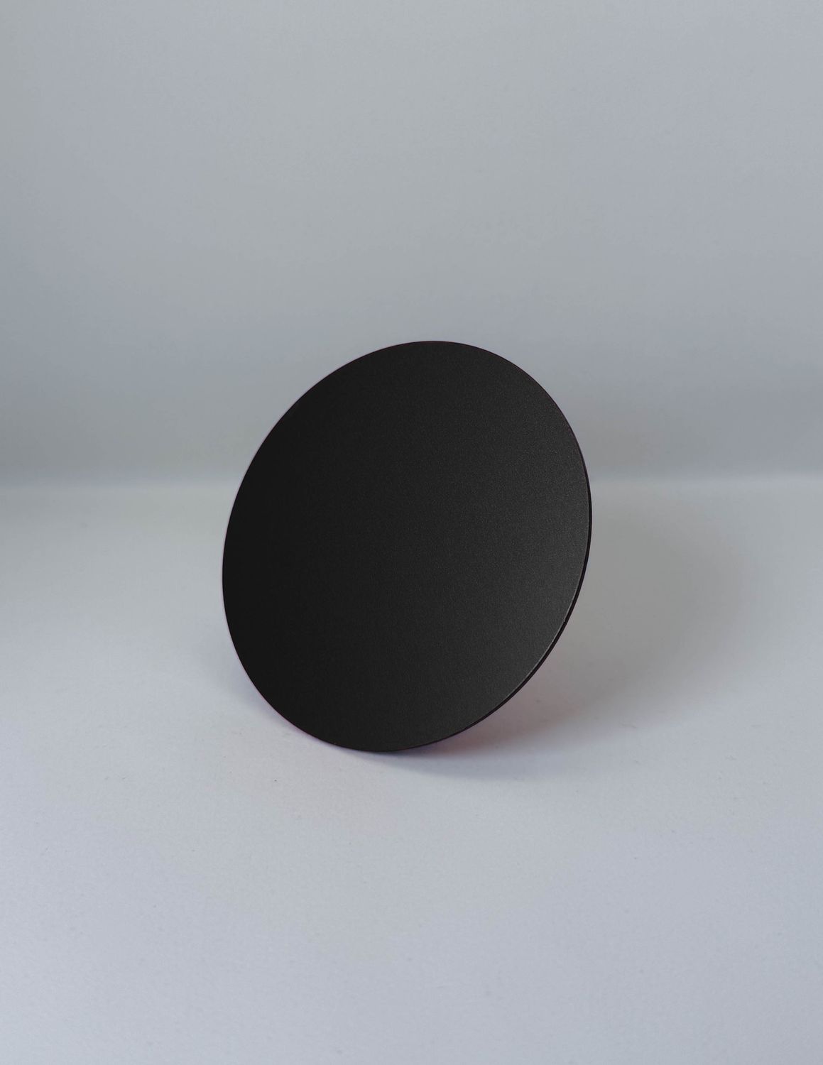 Plaque Tesla ronde noire Plaque Tesla ronde noire