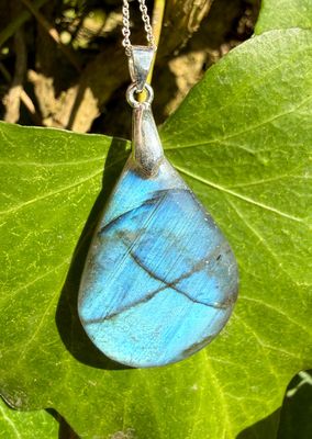 Pendentif goutte en Labradorite Pendentif goutte en Labradorite