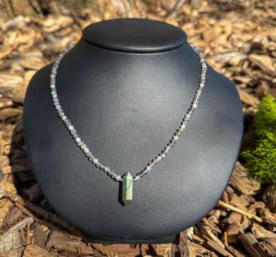 Collier "Rester dans son énergie en s'ouvrant aux autres"