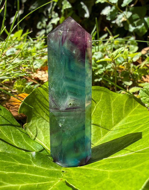 Pointe en Fluorite arc-en-ciel à choix