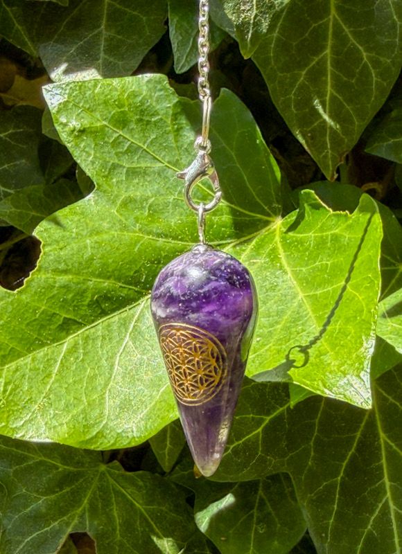 Pendule goutte en Améthyste | fleur de vie gravée