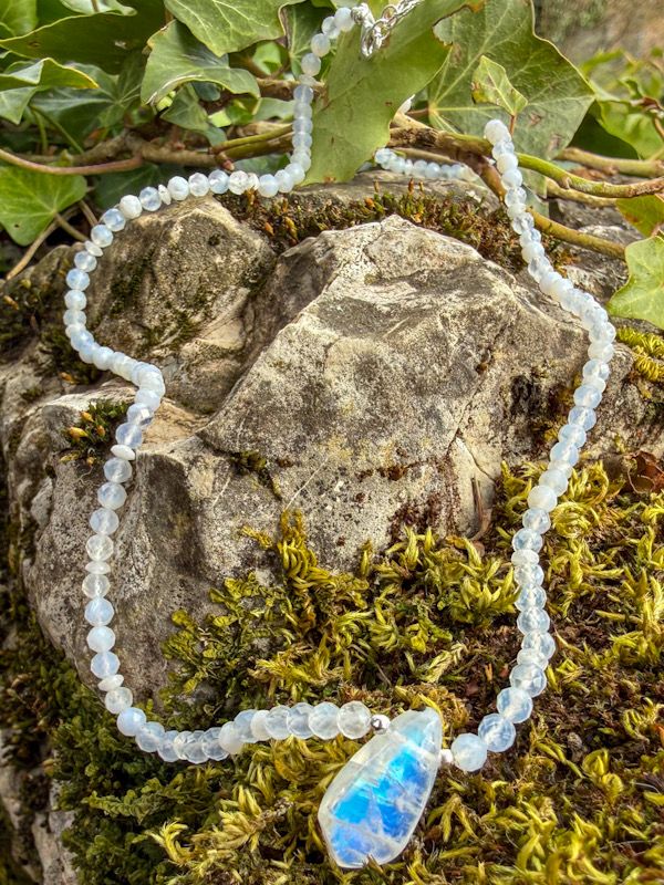Collier en Pierre de lune blanche 4mm