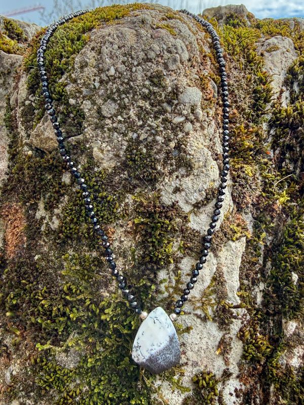 Collier en Spinelle et Agate dentritique 2mm