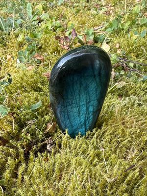 Menhir petit en Labradorite bleu intense à choix