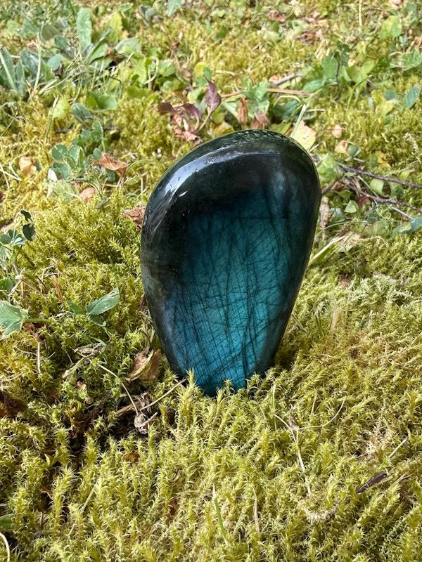 Menhir petit en Labradorite bleu intense à choix