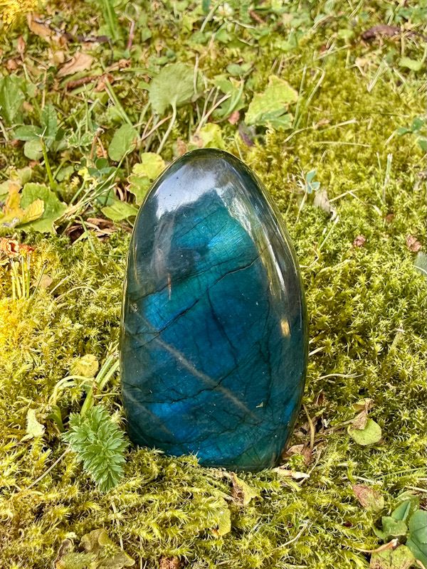 Menhir petit en Labradorite bleu intense à choix