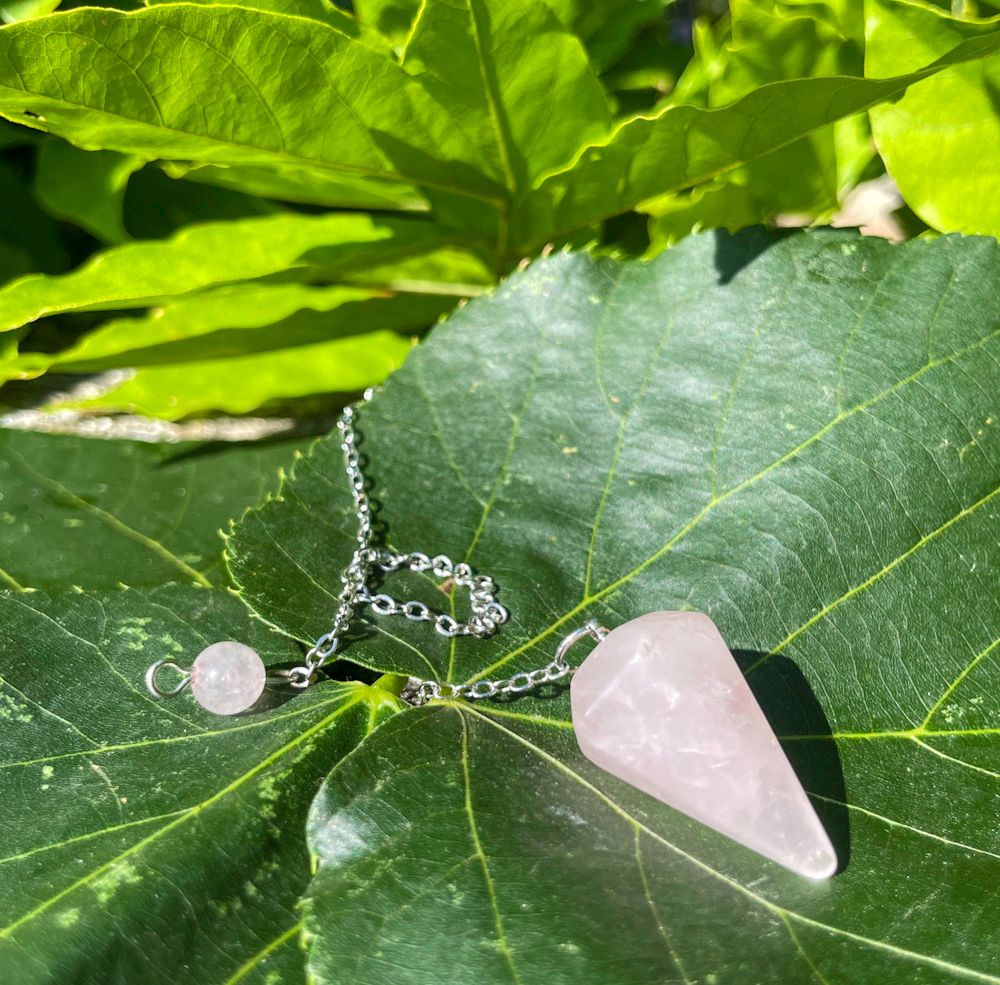 Pendule hexagonal en Quartz rose