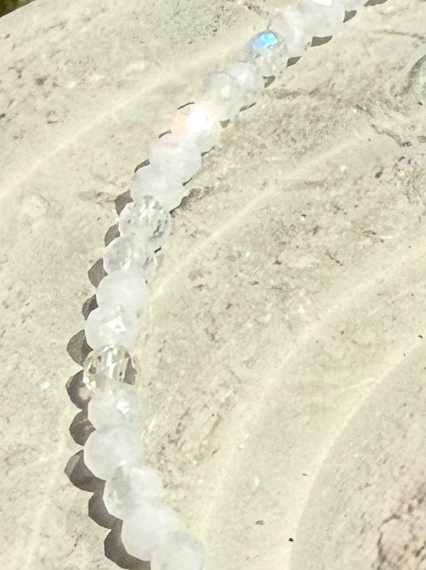 Bracelet en Pierre de lune blanche 2mm