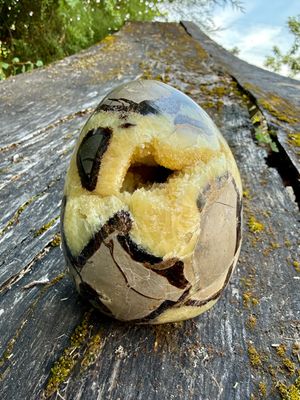 Menhir en Septaria sauvage et Calcite cristallisée