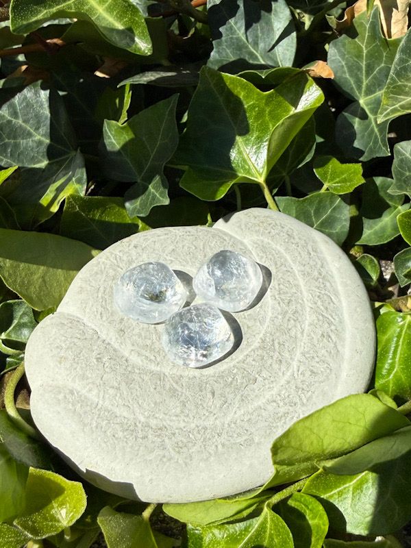Apophyllite blanche roulée