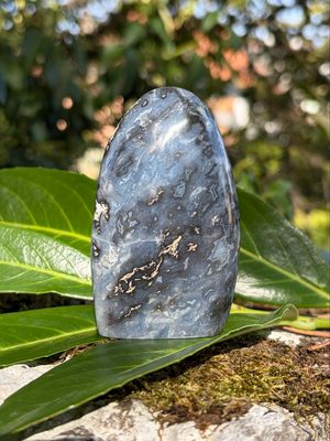 Menhir en Agate bleue