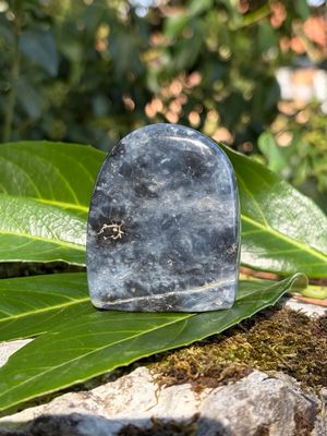 Menhir en Agate bleue