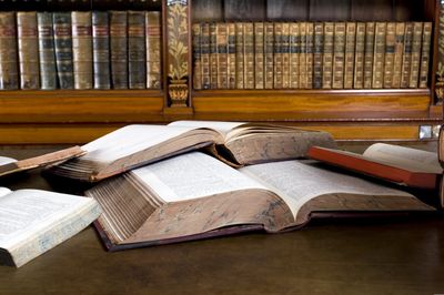 Bücher und Lehrmaterialien