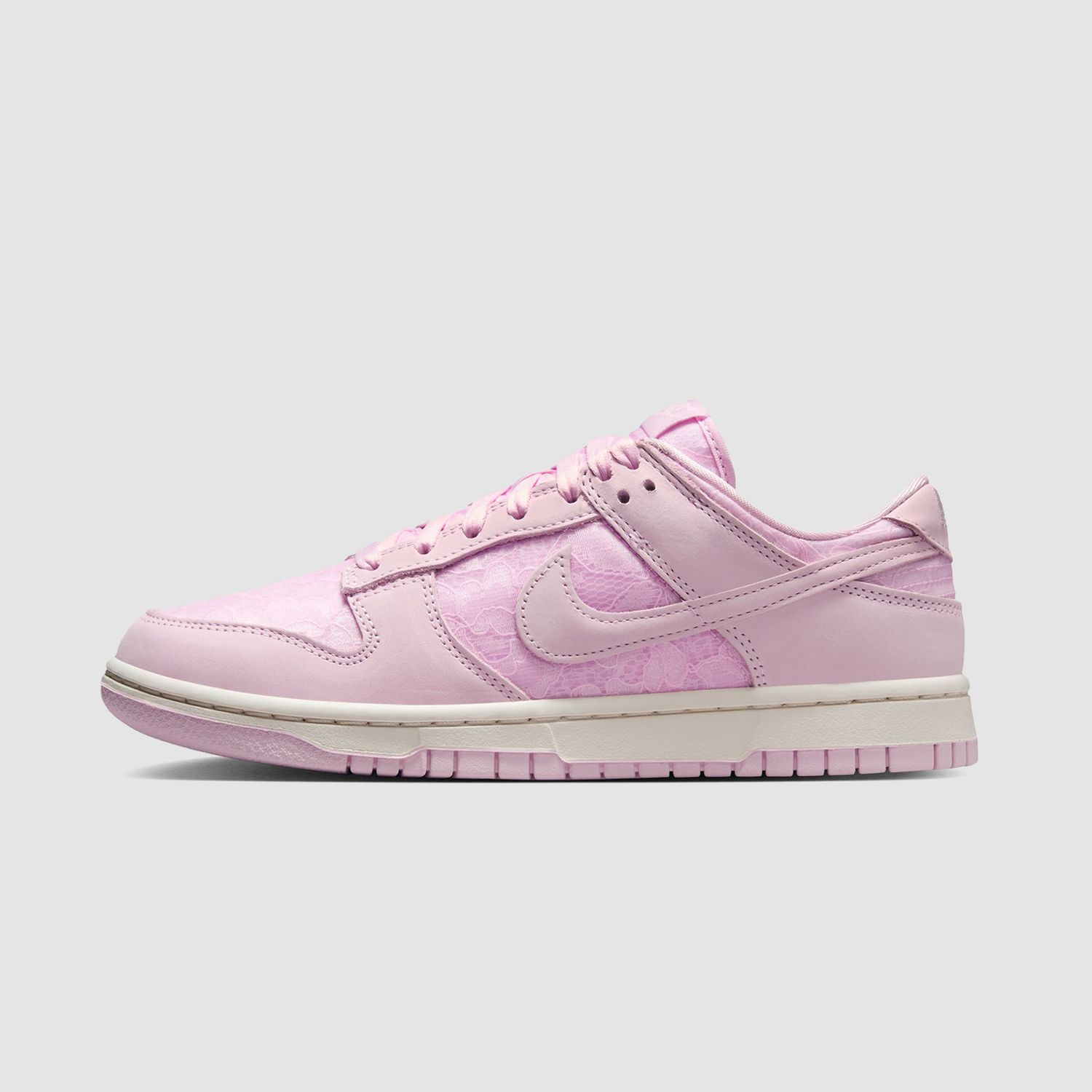 W Dunk Low Regal Pink / Pink Foam