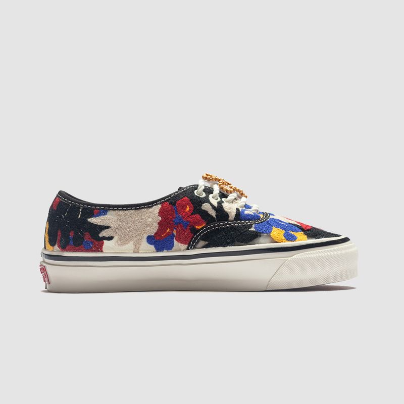 LX Authentic 44 Needlework Multi