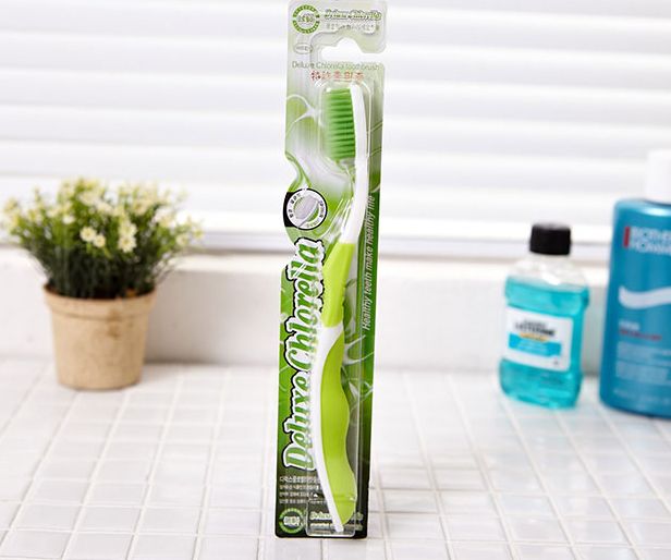 Deluxe Chlorella Toothbrush