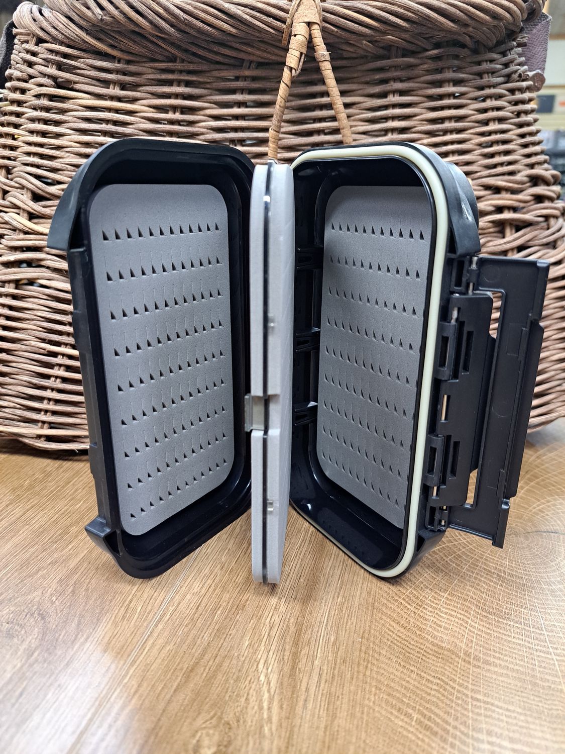 BRO Medium Waterproof Fly Bow W/Leaf