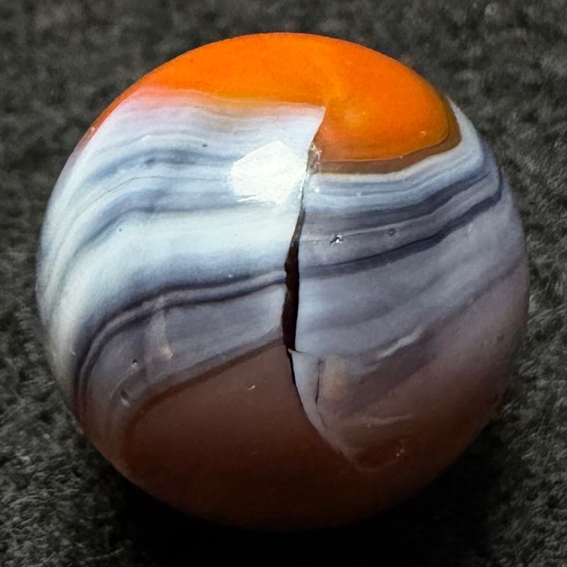VITRO AGATE. Exotic Conqueror. Striking Specimen