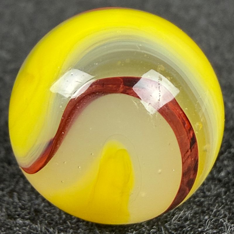 AKRO AGATE CO. Lemonade Oxblood Marble, 5/8", Mint (9.8)