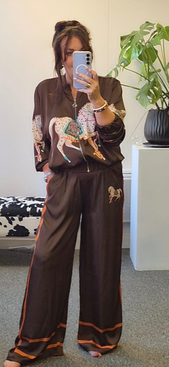 Chocolate brown silky two-piece suit Chocolate brown silky two-piece suit