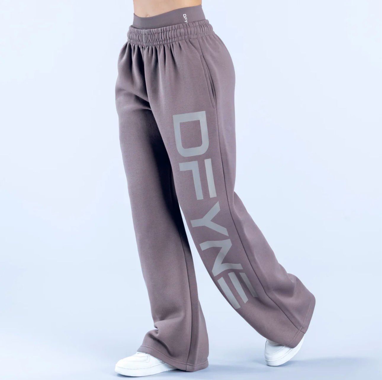 *Signature wide leg jogger