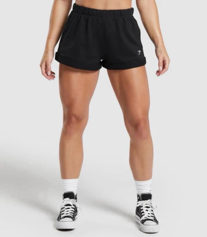 Lifting loose shorts