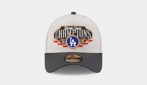 60861789 DODGERS CHAMPS ON FIELD SNAPBACK