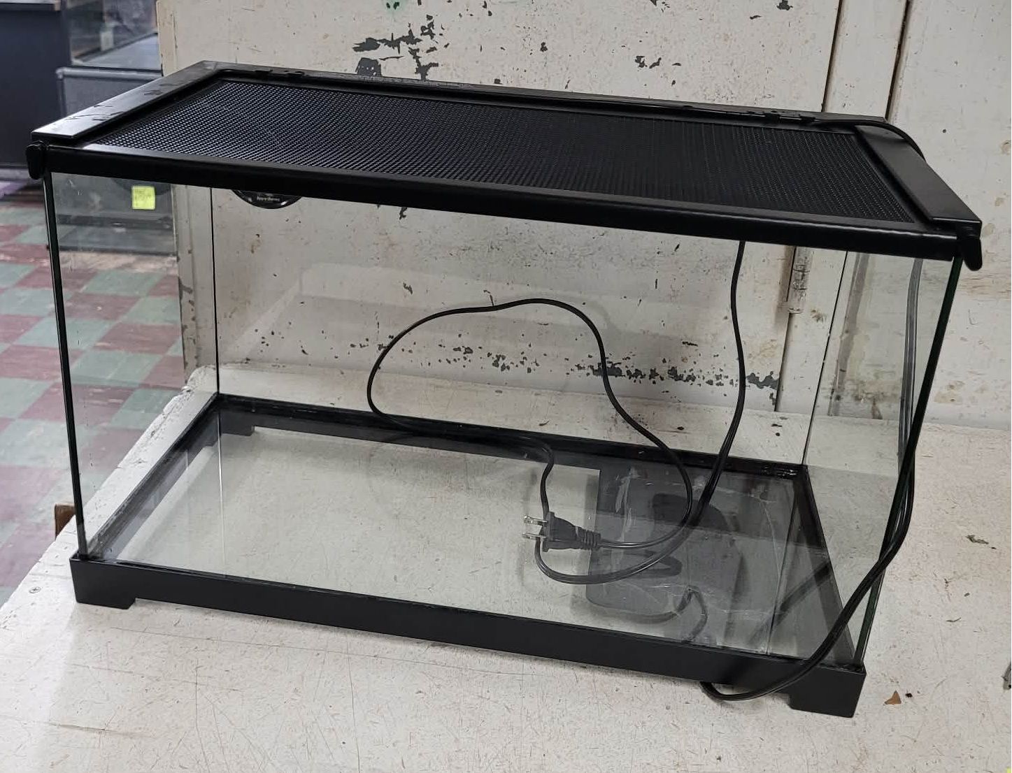 10 Gallon Reptile Enclosure