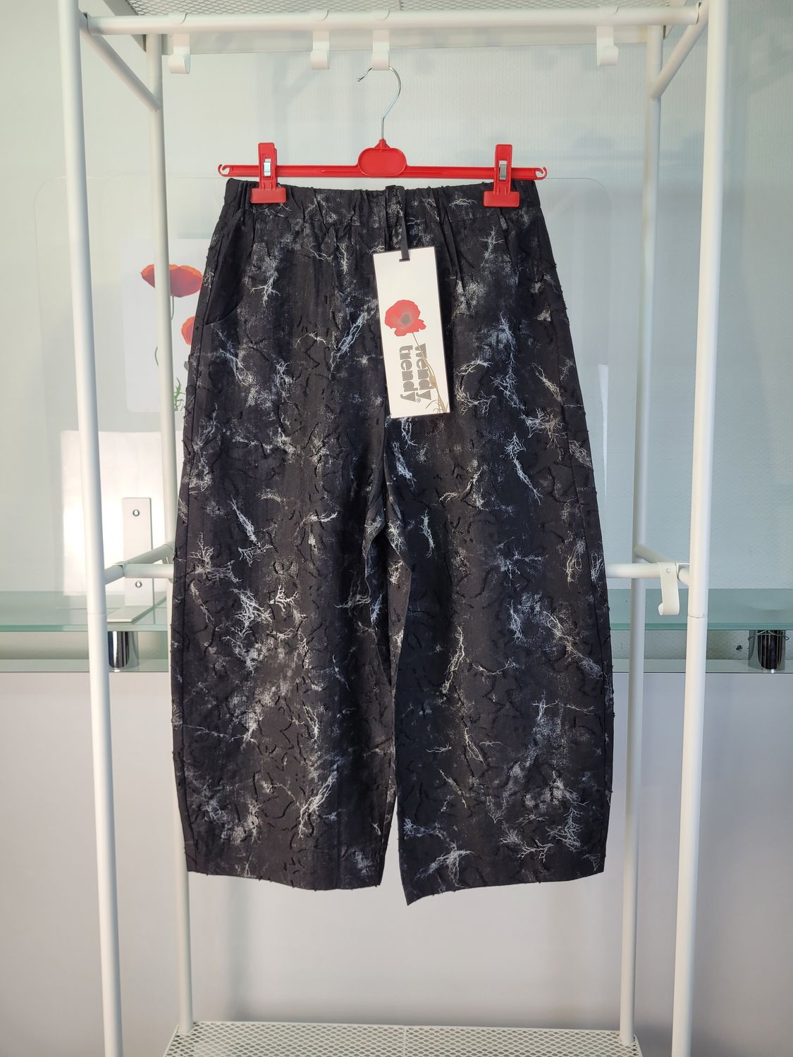 Spodnie barrel balonowe z efektem marmuru Wendy Trendy czarne