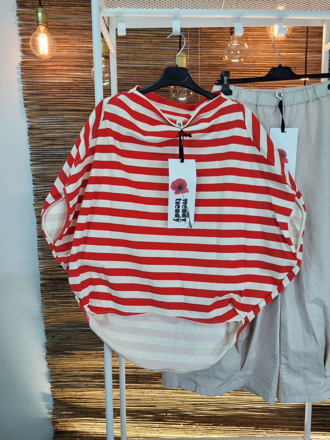 Bluza w czerwone paski