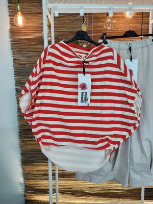 Bluza w czerwone paski