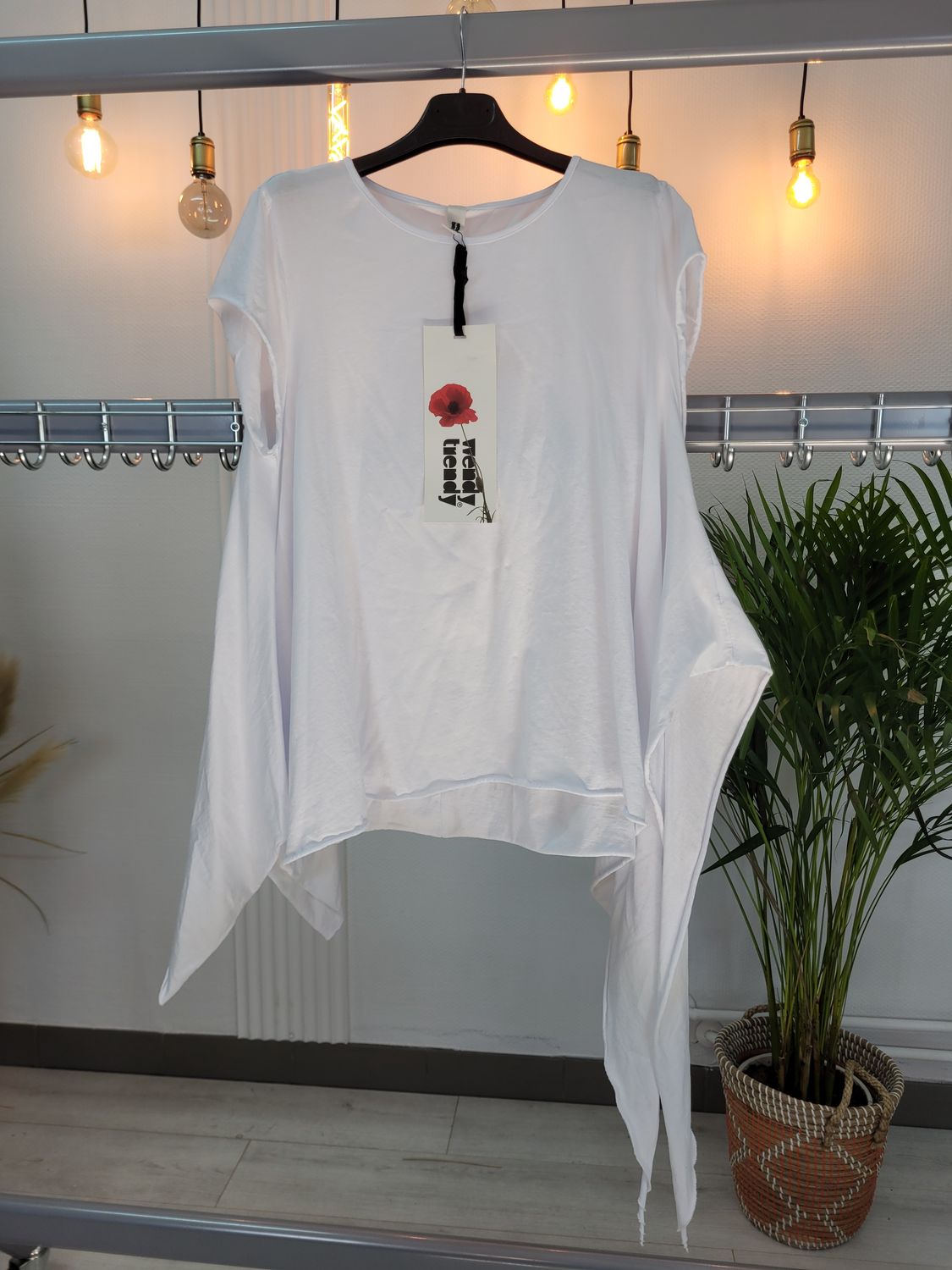 Bluzka krótki rękaw asymetryczna biała Wendy Trendy