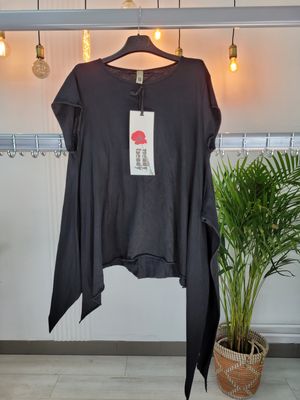 Bluzka krótki rękaw asymetryczna czarna Wendy Trendy