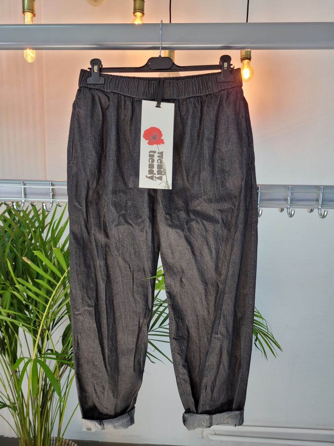 Spodnie z cienkiego denimu Wendy Trendy czarne