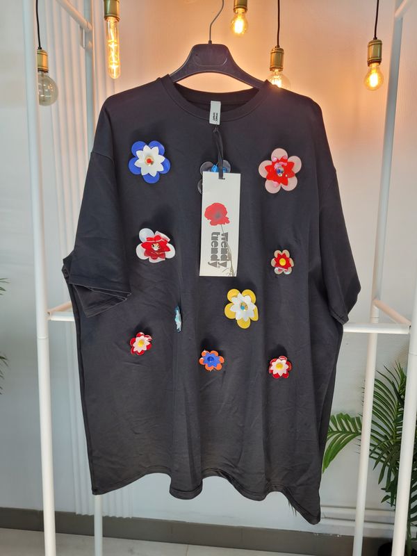 Długa bluzka oversize z kwiatowymi dżetami Wendy Trendy