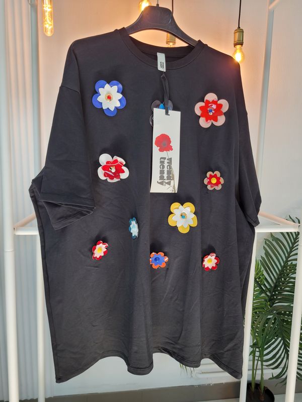 Długa bluzka oversize z kwiatowymi dżetami Wendy Trendy