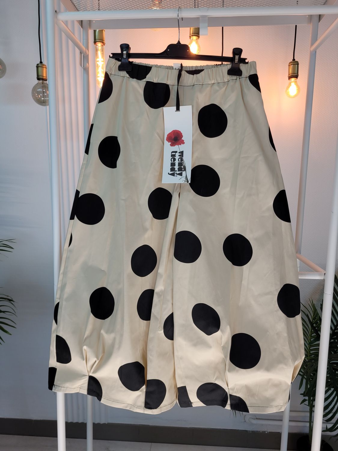 Szerokie kremowe spodnie w grochy z zaszewkami Wendy Trendy