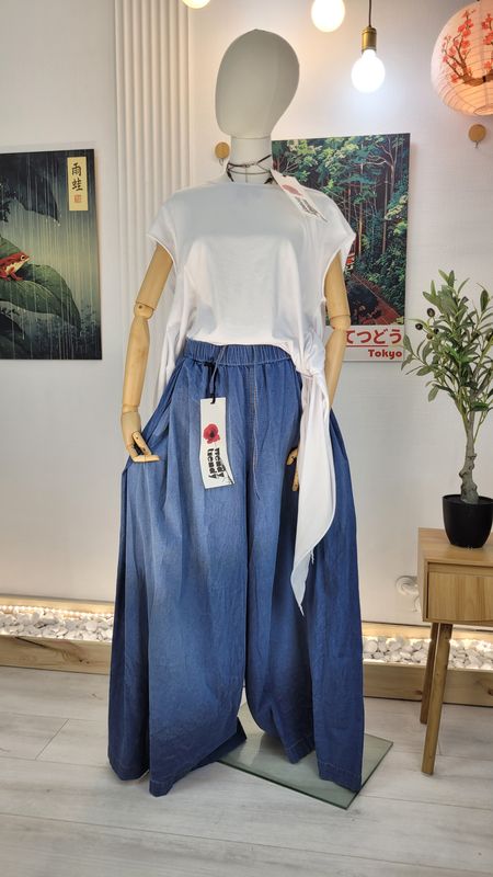 Wide pants made of lightweight denim Wendy Trendy