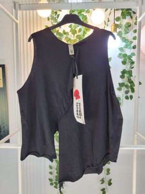 Top asymetryczny czarny Wendy Trendy