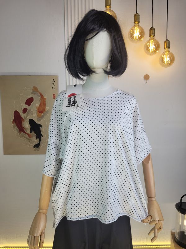 White Cotton T-Shirt with Black Polka Dots – Wendy Trendy