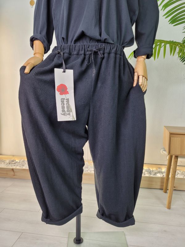 Welwetowe sztruksy Wendy Trendy czarne