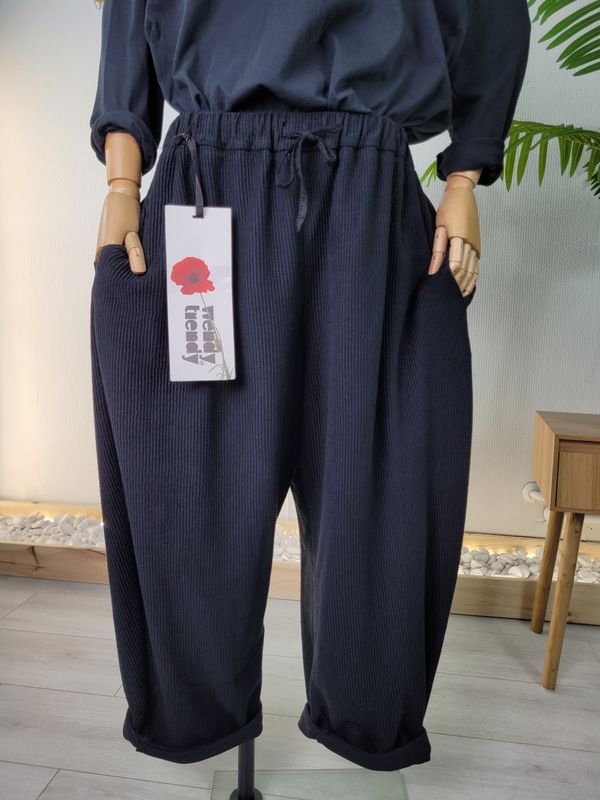 Welwetowe sztruksy Wendy Trendy czarne
