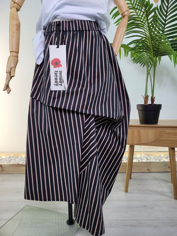 Czarna asymetryczna spódnica w paski Wendy Trendy