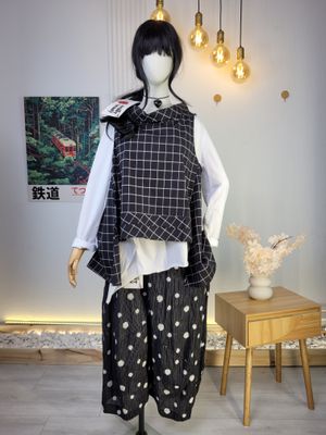Asymetryczna kamizelka Wendy Trendy w kratę